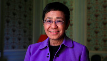 Autorizan a la periodista filipina Maria Ressa viajar para recoger su Nobel de la Paz