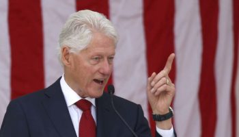 Bill Clinton es hospitalizado en Washington
