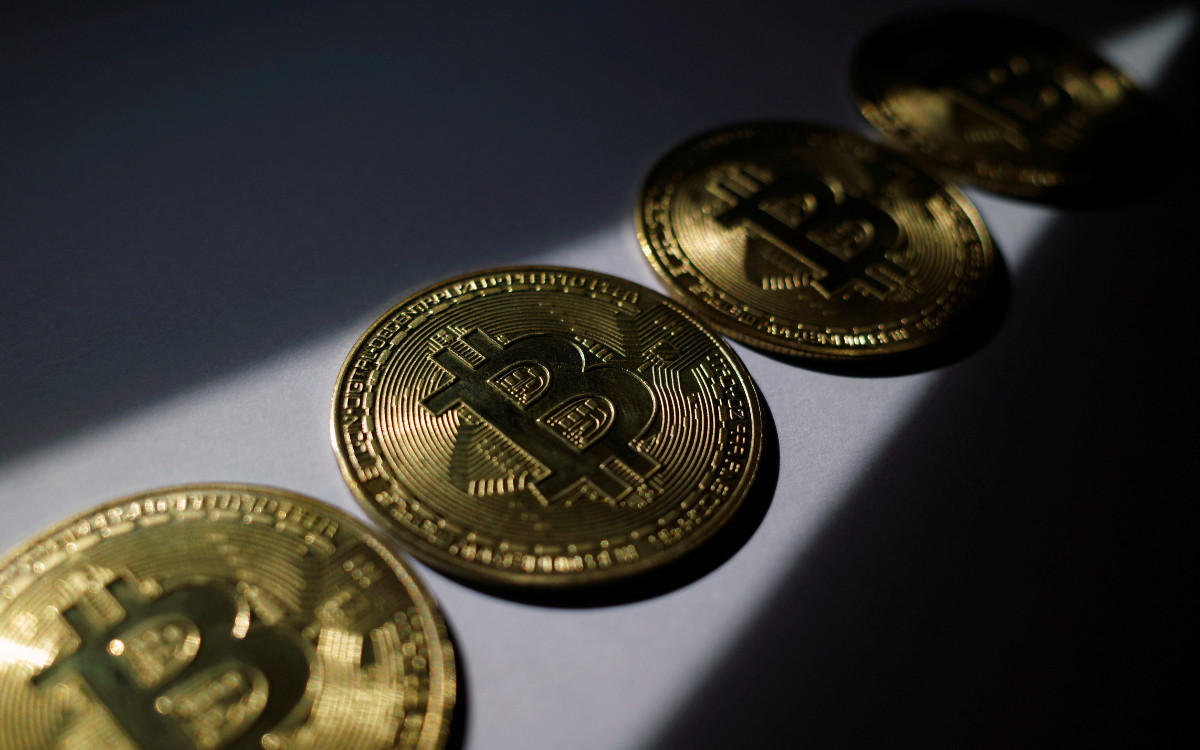 Ladrones roban un cajero automático de bitcoin en Barcelona | Aristegui  Noticias