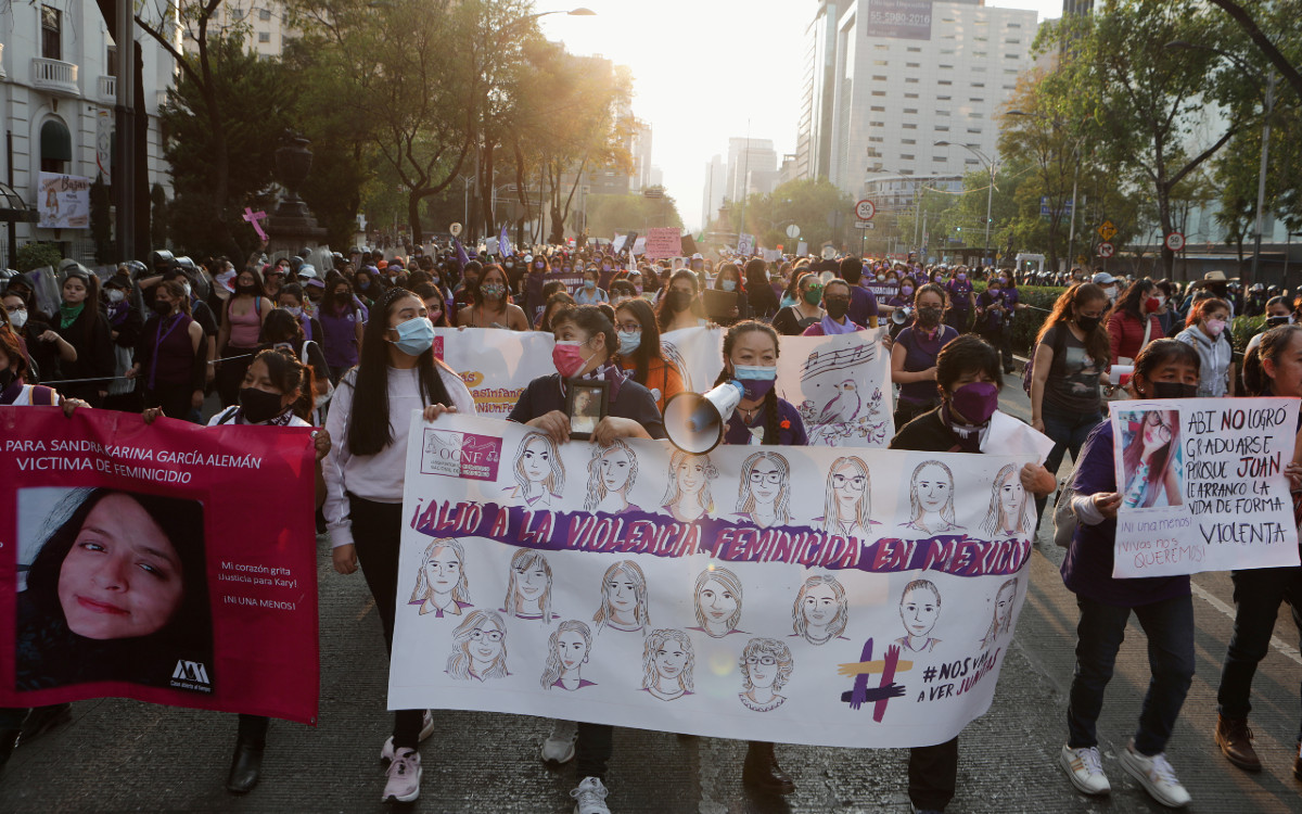 Marchan miles contra la violencia de género en CDMX; un grupo hace ...