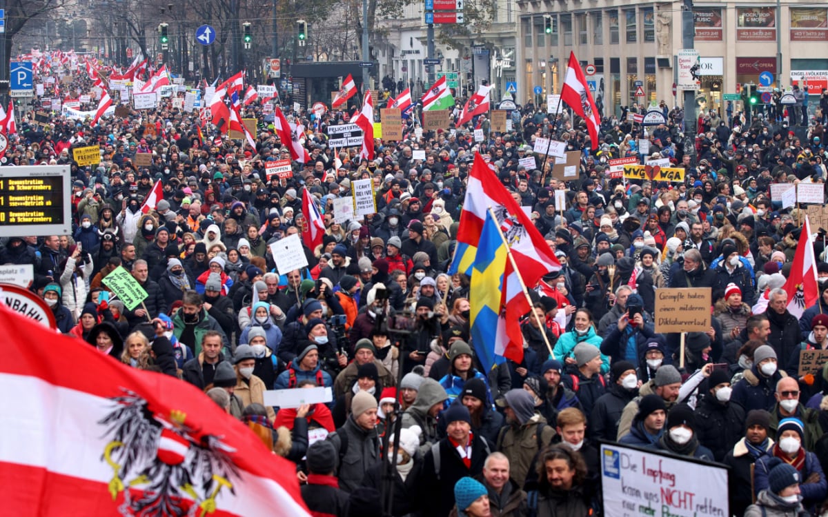 At least 40 thousand protest against restrictions and compulsory vaccination in Austria