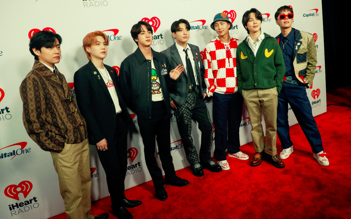 Respira... Los de BTS ya salieron del Covid-19 | Aristegui Noticias
