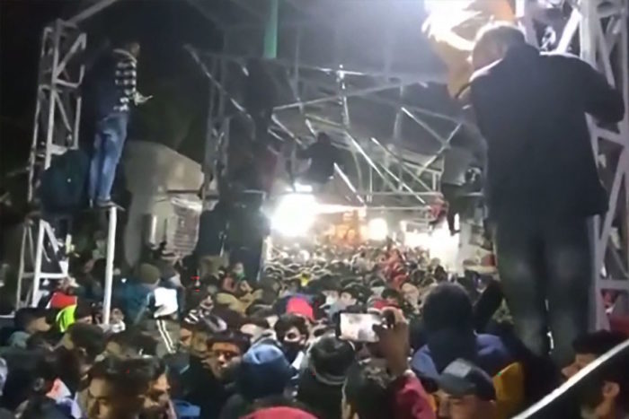 Estampida en India deja 12 muertos y 15 heridos.