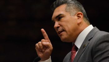 Layda Sansores acusa a Alejandro Moreno de pagar 2.5 mdd a publicista Solá