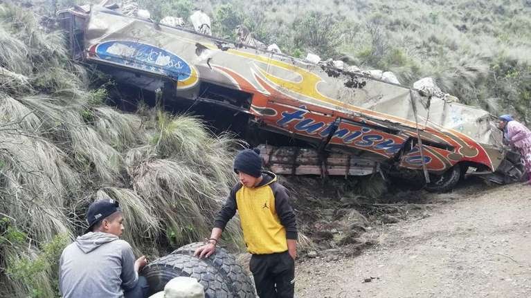 Al Menos 11 Muertos Deja Accidente De Autobús En Bolivia | Aristegui ...