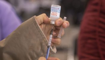 Nueva campaña de vacunación contra Covid-19 e influenza inicia el lunes