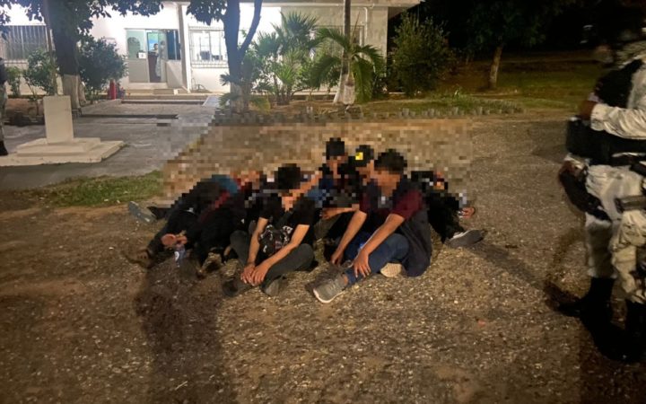 Detienen a 198 migrantes en Puerto Escondido; 20 son niños no acompañados Detienen a 198 migrantes en Puerto Escondido; 20 son niños no acompañados