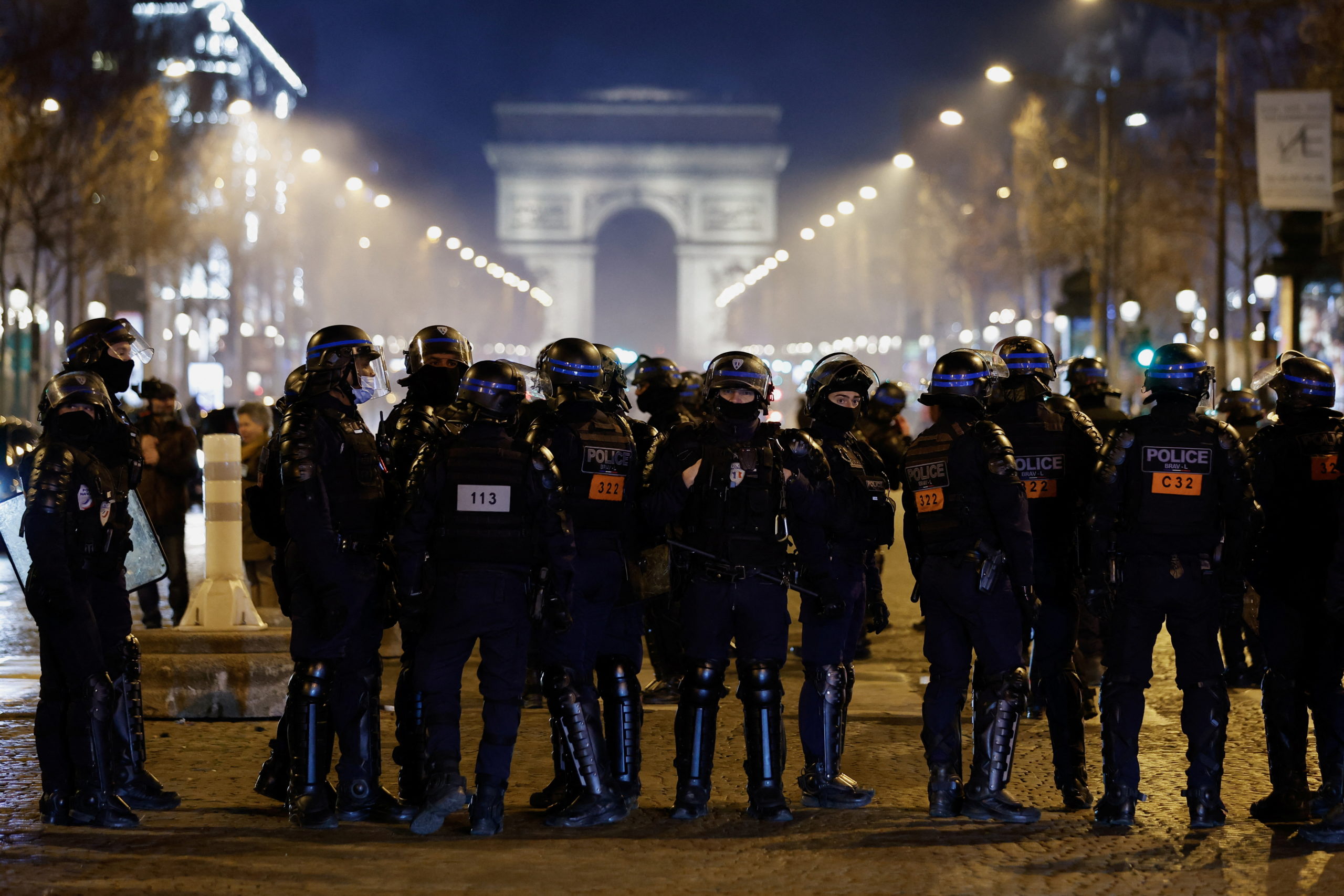 Свобода франции. Полицейские в Париже. Фильм про протесты во Франции. Протесты в столицах. Нанс против Парижа.