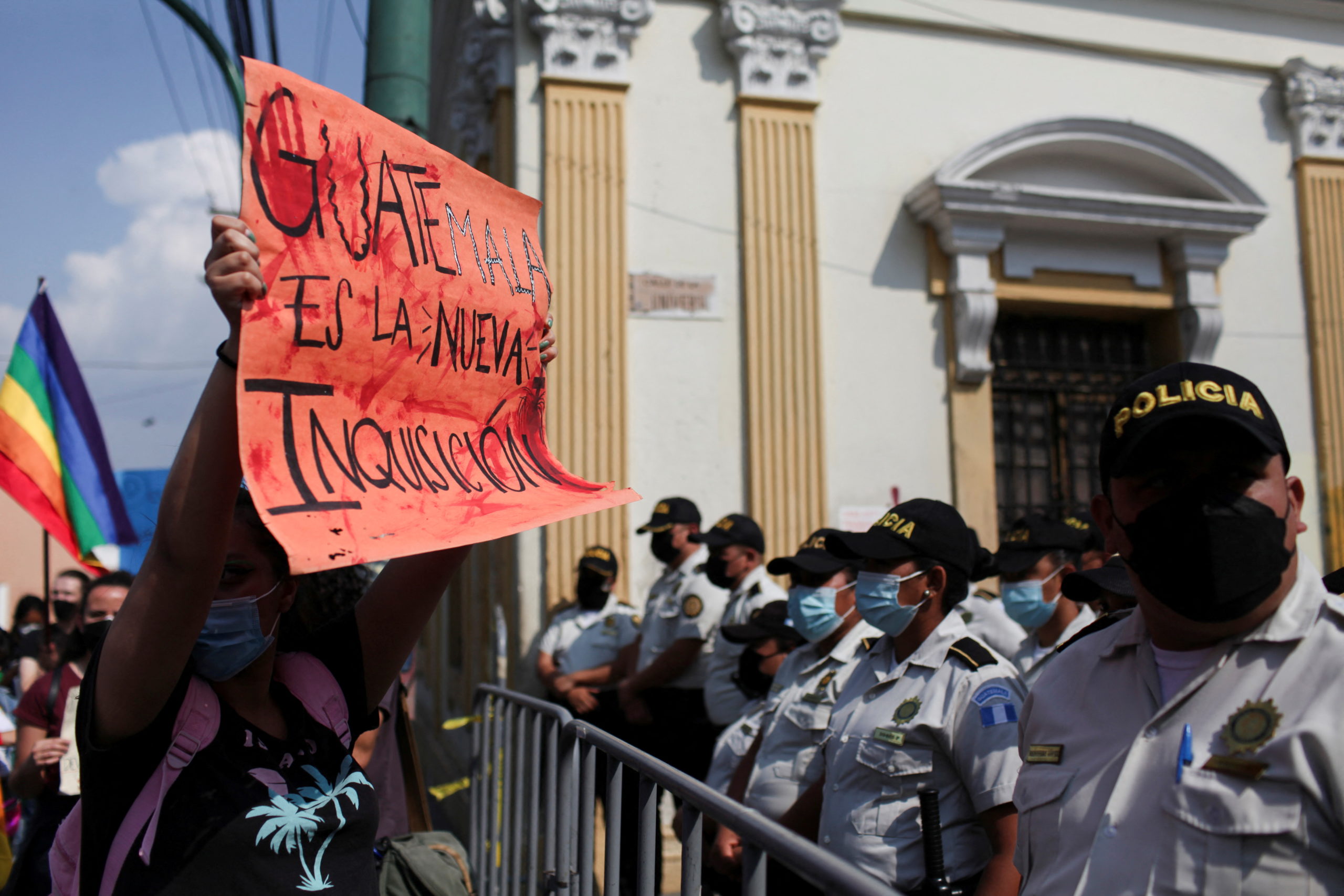 Guatemala | Presidente vetará ley que prohíbe bodas gay y eleva penas por  aborto | Aristegui Noticias