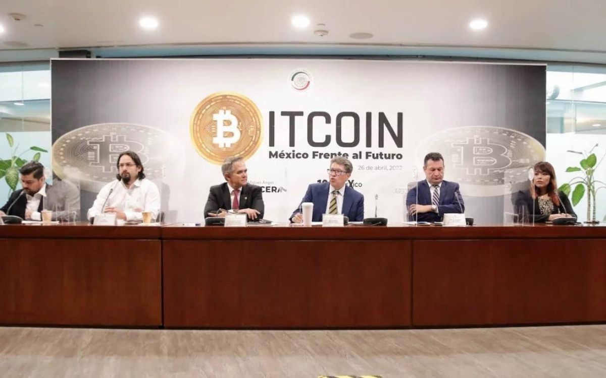 Se instala un cajero de bitcoin en el Senado; ya hay cinco en la CDMX |  Aristegui Noticias
