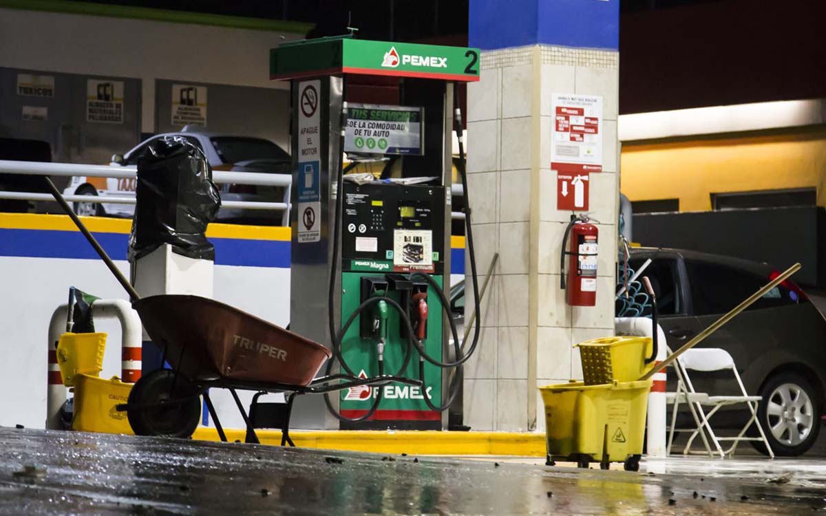 The Treasury Department announces a gasoline shortage at the border with the United States