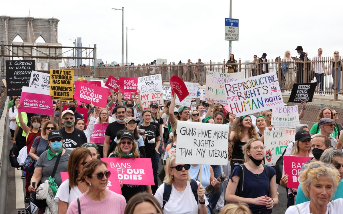 Miles protestan en Estados Unidos por el derecho al aborto | Aristegui ...