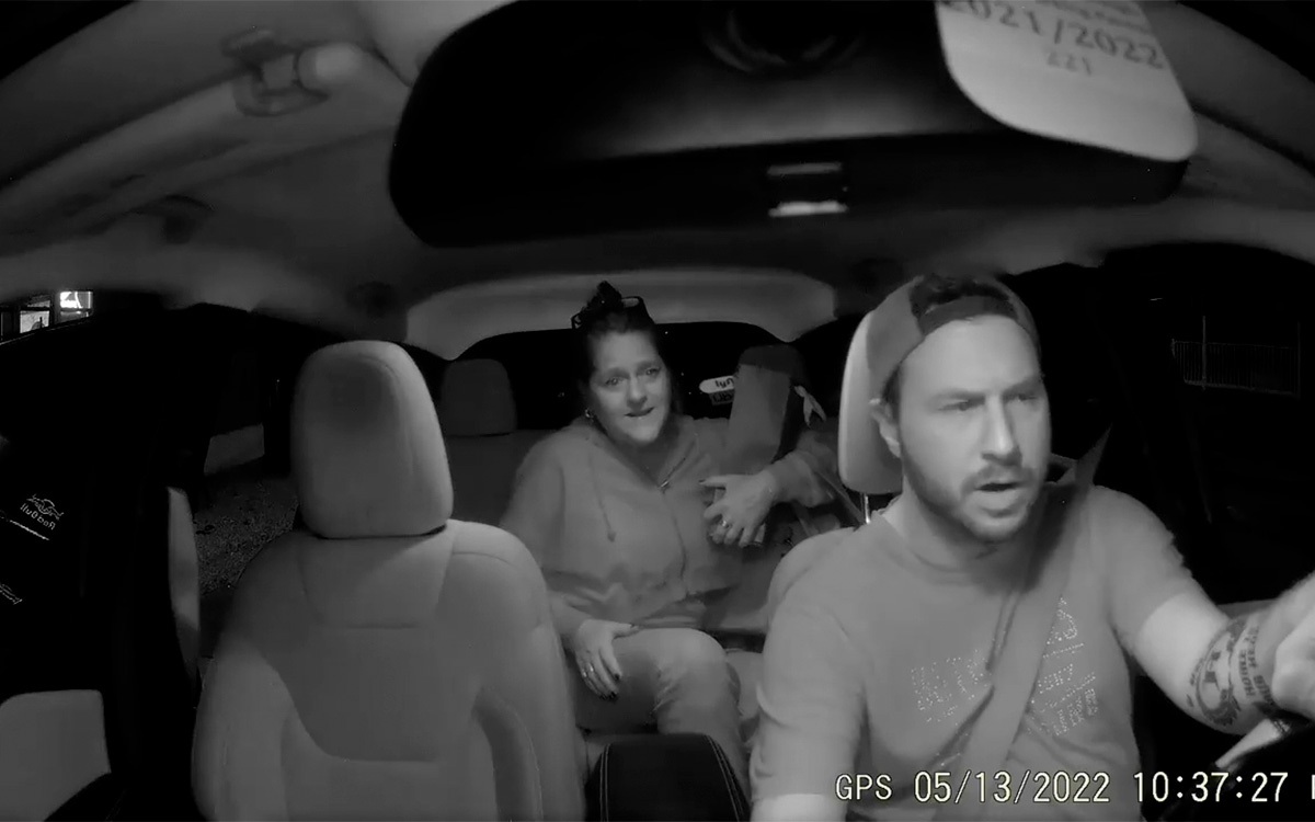 Pasajera es bajada del auto por comentarios racistas
