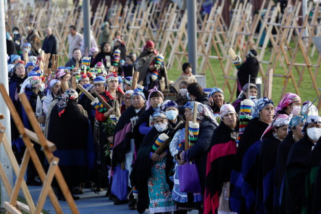 Tejedoras Mapuche Rompen Récord Con Tejido Más Largo Del Mundo ...