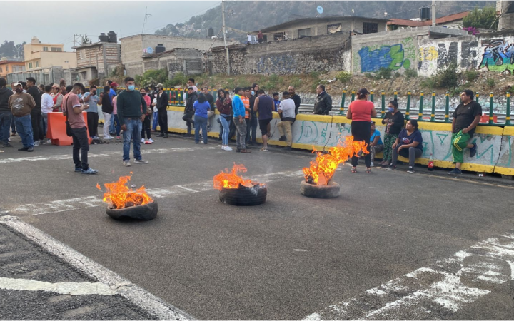 Bloquean autopista México-Cuernavaca tras enfrentamiento en Topilejo | Videos Bloquean autopista México-Cuernavaca tras enfrentamiento en Topilejo | Videos