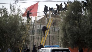 Al menos 18 muertos y más de 60 heridos al tratar de cruzar la frontera de Melilla | Video