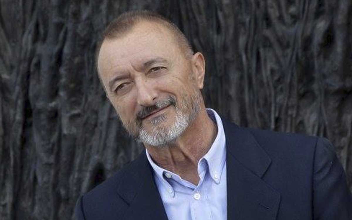 Arturo Pérez-Reverte on X: Pues esto acabo de entregar a la editorial: la  nueva novela que se publicará en otoño, de la que estoy corrigiendo las  últimas pruebas. Le dimos muchas vueltas