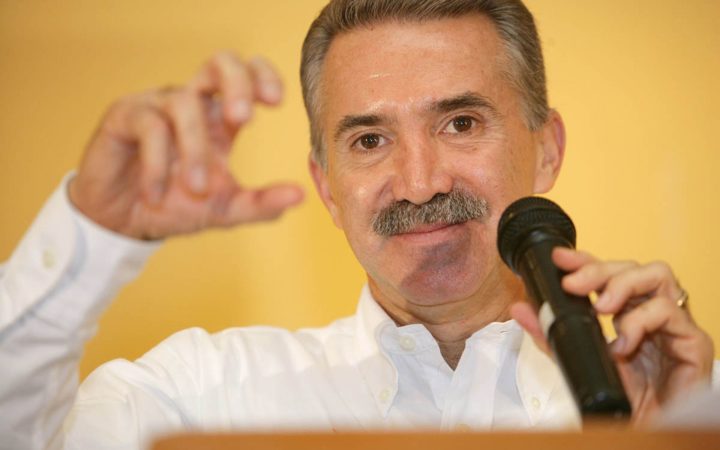 Roberto Madrazo señala la 'enorme' corrupción de Peña y su posible 'entendimiento' con AMLO Roberto Madrazo señala la 'enorme' corrupción de Peña y su posible 'entendimiento' con AMLO