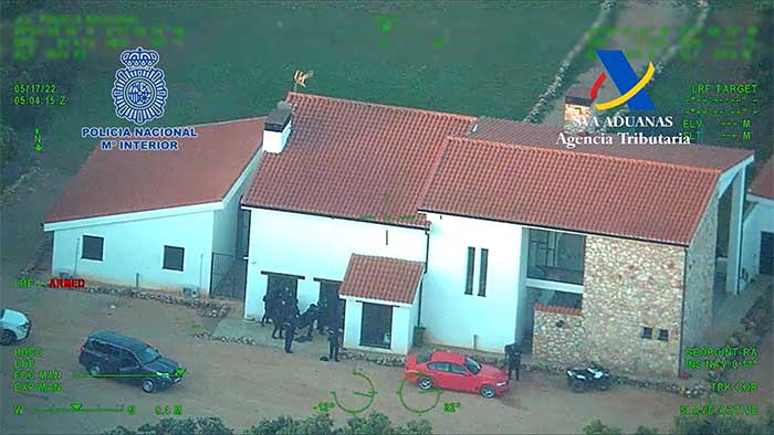 Así vivían los narcos sinaloenses detenidos en España: casas, joyas y  coches de lujo | Videos | Aristegui Noticias