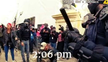 Revelan videos inéditos de ataque al Capitolio por turba alentada por Trump