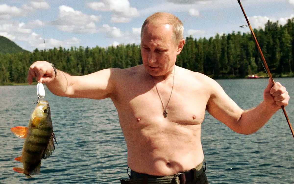 G7 leaders mock photos of topless Putin