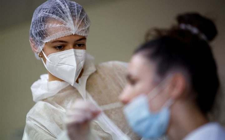 Últimos contagios de Covid muestran cargas virales bajas que se eliminan rápido Últimos contagios de Covid muestran cargas virales bajas que se eliminan rápido