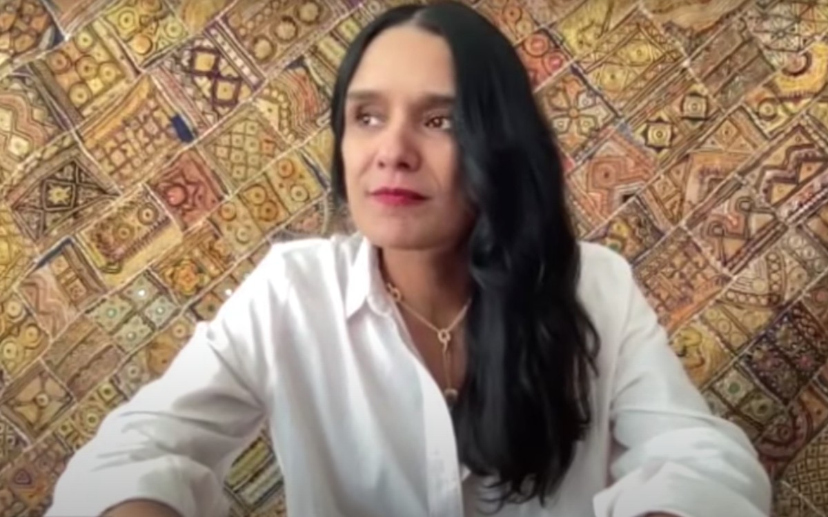 "Todos estamos hechos de retazos y eso es bellísimo de la condición humana": Alma Delia Murillo | Video "Todos estamos hechos de retazos y eso es bellísimo de la condición humana": Alma Delia Murillo | Video