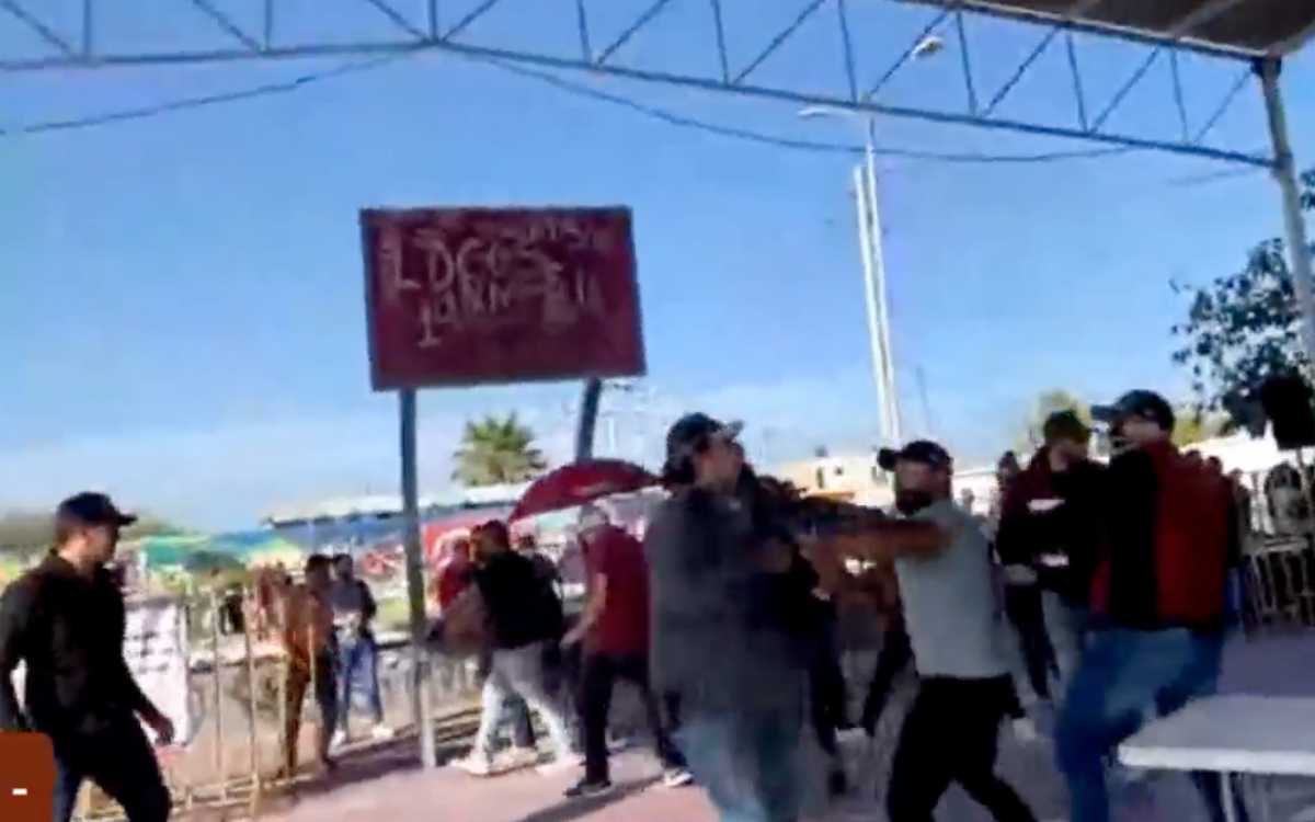 Pelea entre simpatizantes de Morena en Durango | Video | Aristegui Noticias