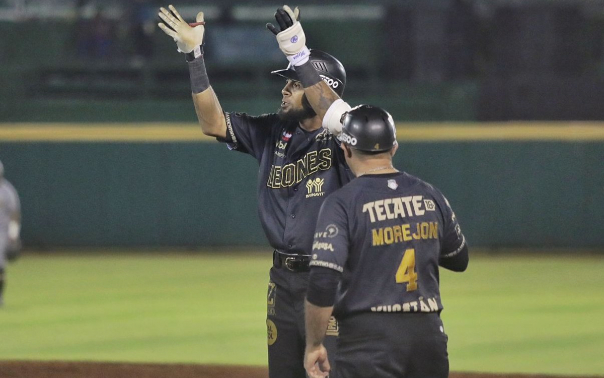 El equipo de beisbol 'Leones de Yucatán' sufre intento de asalto en la  carretera Puebla-México | Video | Aristegui Noticias