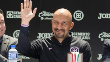 Óscar 'Conejo' Pérez deja la dirección deportiva de Cruz Azul | Video