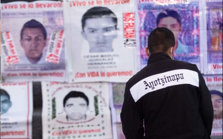Ayotzinapa: Habrían desenterrado cuerpos para llevarlos al 27 Batallón de Infantería Ayotzinapa: Habrían desenterrado cuerpos para llevarlos al 27 Batallón de Infantería