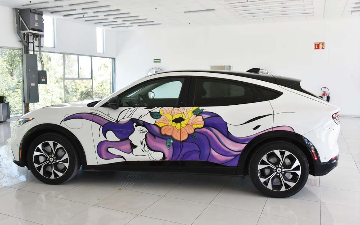 Este es el primer vehículo en el mundo fabricado 100 por mujeres. Y