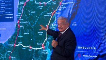 Con pasos elevados protegerán cenotes en Tren Maya, afirma AMLO