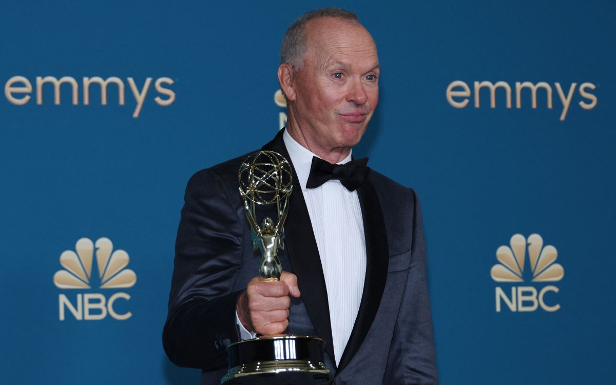 Michael Keaton hace historia en los Premios Emmy 2022 | Aristegui Noticias