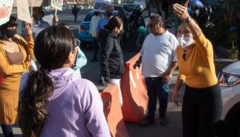 En medio de protestas abre el centro comercial Mítikah al sur de la CDMX