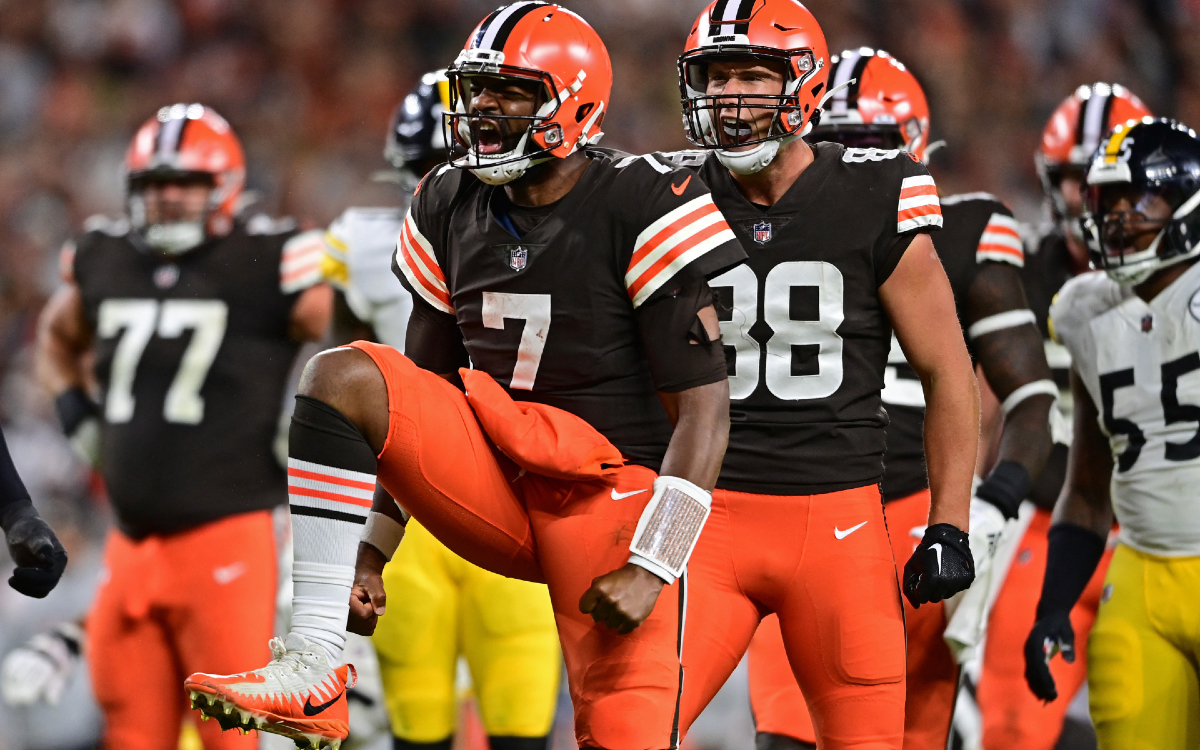 Pittsburgh Steelers 17-29 Cleveland Browns: Jacoby Brissett throws