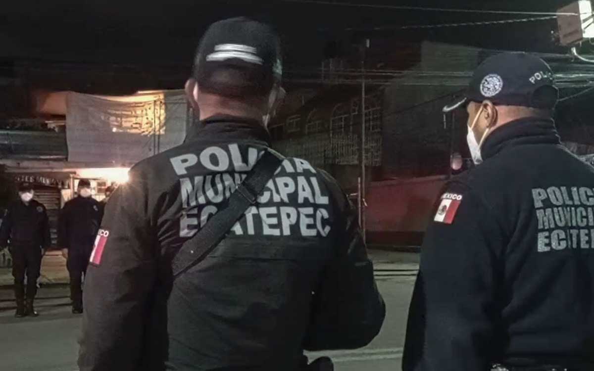 Linchan a dos presuntos asaltantes en Ecatepec; muere uno Linchan a dos presuntos asaltantes en Ecatepec; muere uno