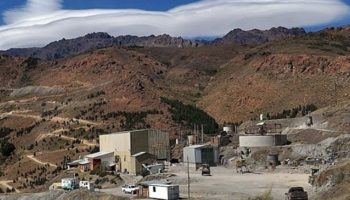 Nuevo derrumbe: ahora es en Indé, Durango; hay 1 muerto y 1 herido