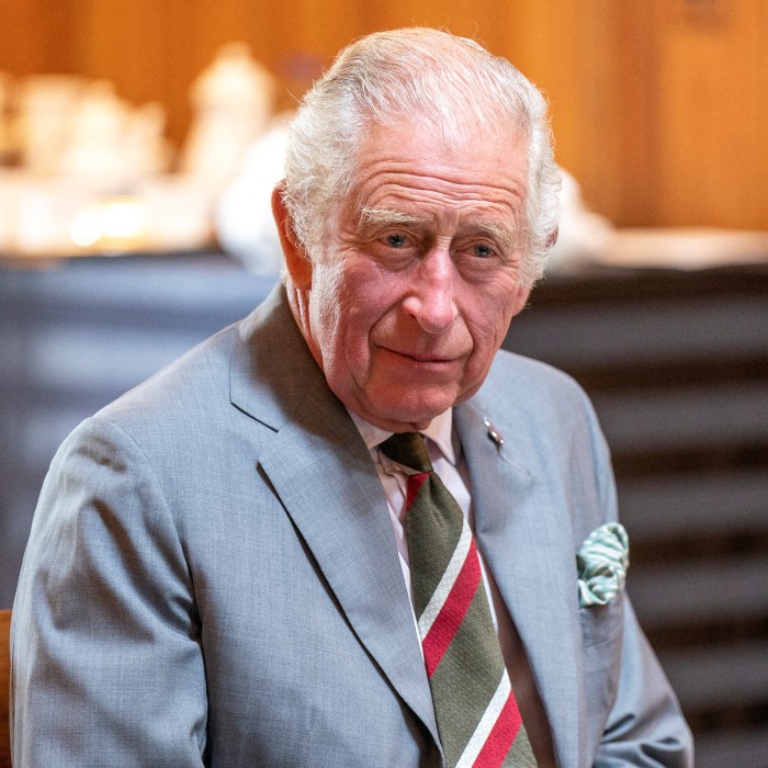 Con la partida de Isabel II, ¿quién asume el trono de la familia real británica? 1 principe carlos 08092022