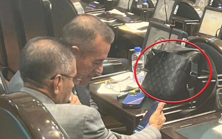 Sorprenden a diputado de Morena con bolso Louis Vuitton