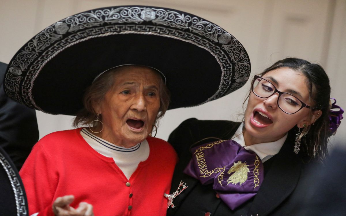 Mariachis despiertan recuerdos de pacientes con Alzheimer Mariachis despiertan recuerdos de pacientes con Alzheimer