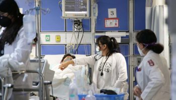 Fallecieron el 50% de las personas hospitalizadas por Covid-19 en primeras olas: Comisión independiente de Investigación | Entérate