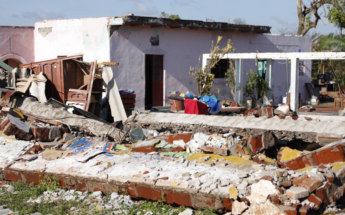 Declaran emergencia en Nayarit por daños del huracán 'Roslyn' Aristegui Noticias