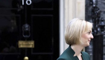 Liz Truss abandonó Downing Street y defendió las medidas tomadas por su gobierno