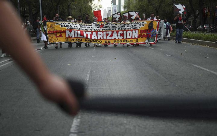 Indígenas, campesinos, estudiantes, obreros y activistas marchan contra la militarización Indígenas, campesinos, estudiantes, obreros y activistas marchan contra la militarización