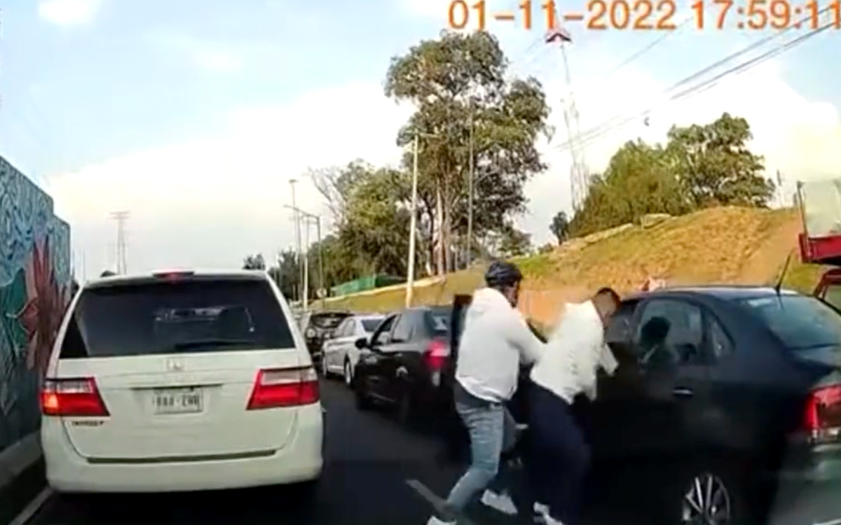 Aprovecharon el tráfico para asaltar a conductor en Gustavo A. Madero | Videos