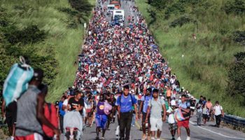 Migrantes planean caravana de 2,000 personas en frontera sur