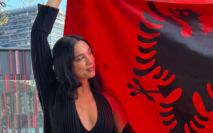 Es Oficial Dua Lipa Obtiene Nacionalidad Albanesa Video Aristegui es-oficial-dua-lipa-obtiene-nacionalidad-albanesa-video-aristegui
