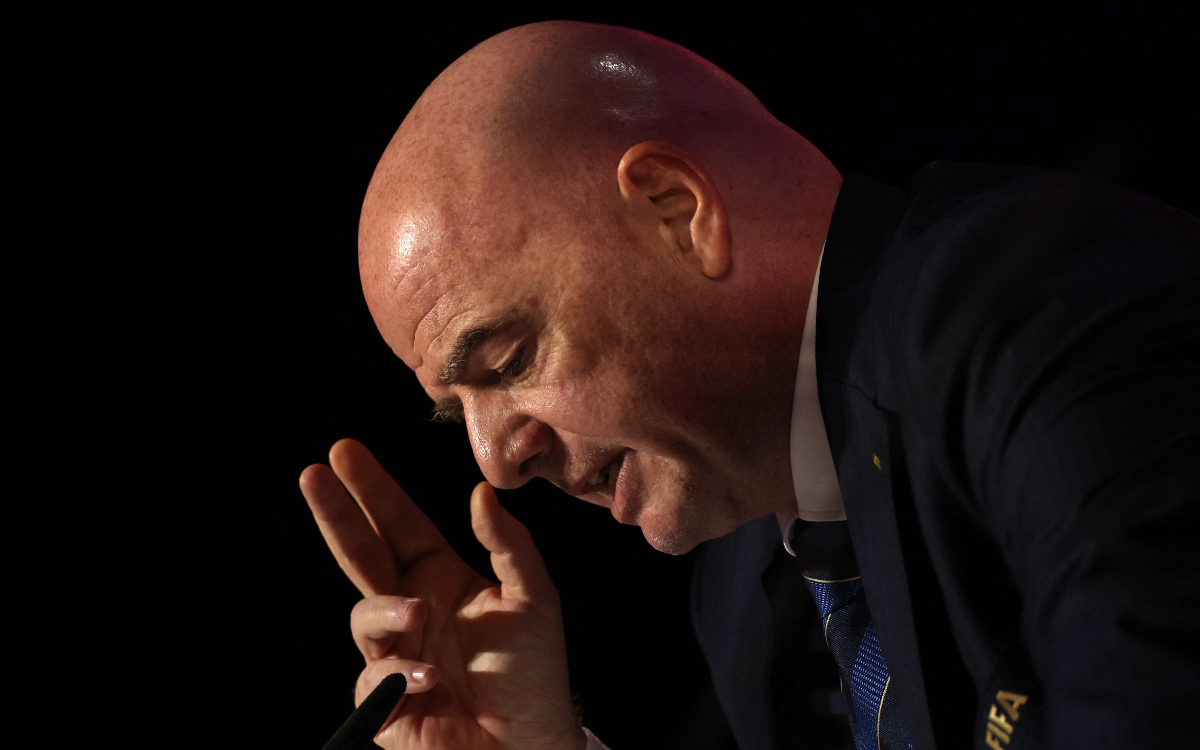 Expresidente de la UEFA demanda a Infantino, presidente de F