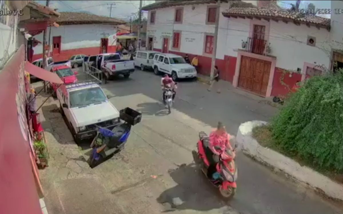 Comando secuestra a jóvenes a plena luz del día en Michoacán | video |  Aristegui Noticias